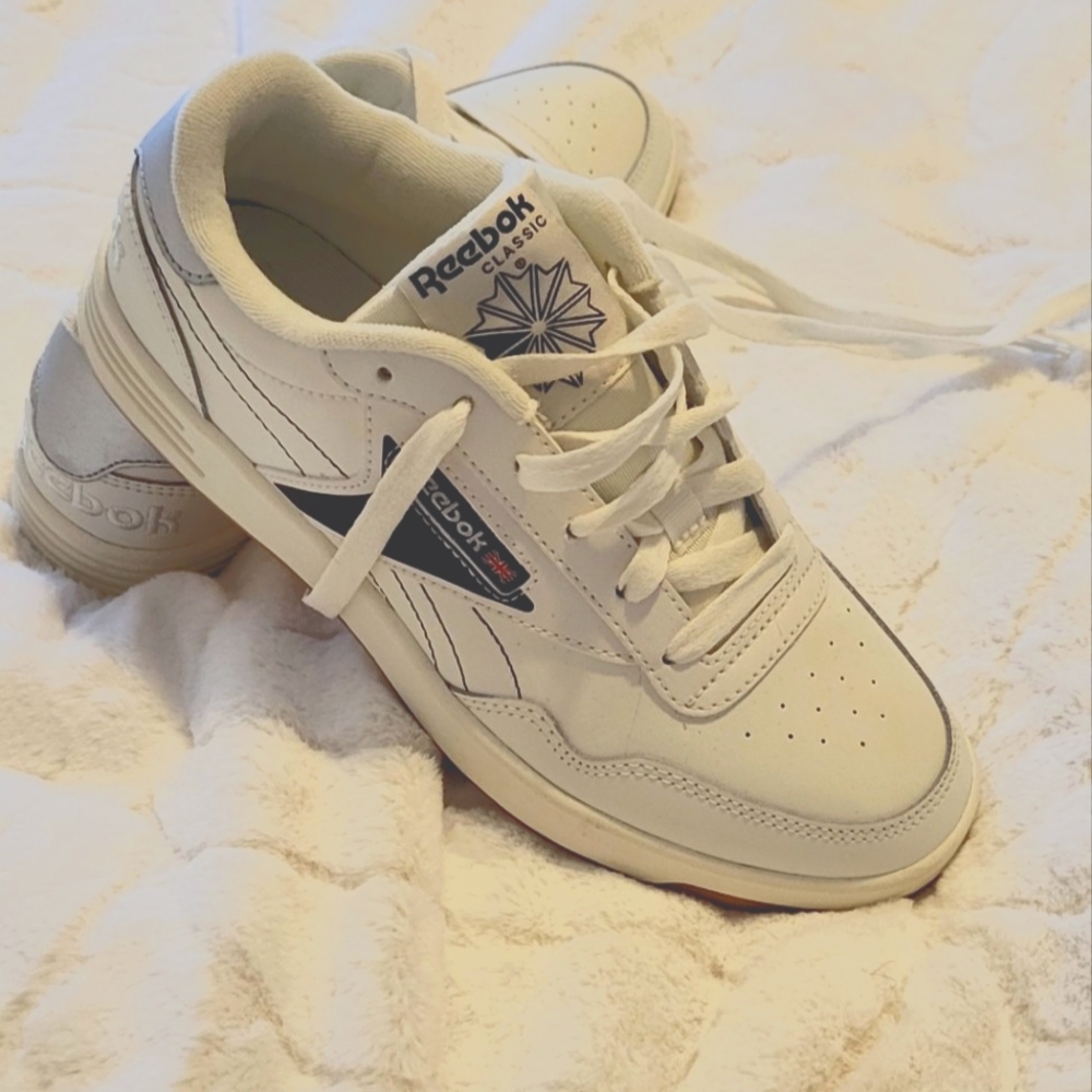 Reebok Classic Women's Size 7 White Shoes